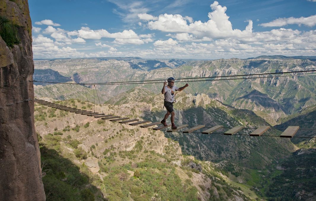 Los mejores lugares para hacer ecoturismo en México El ecoturismo está muy presente en San Luis Potosí, ya que tiene una gran cantidad de lugares naturales, su principal exponente es la Huasteca Potosina, un recinto de cascadas, vegetación y canales de aguas impresionantes.   https://larevistadelsureste.com