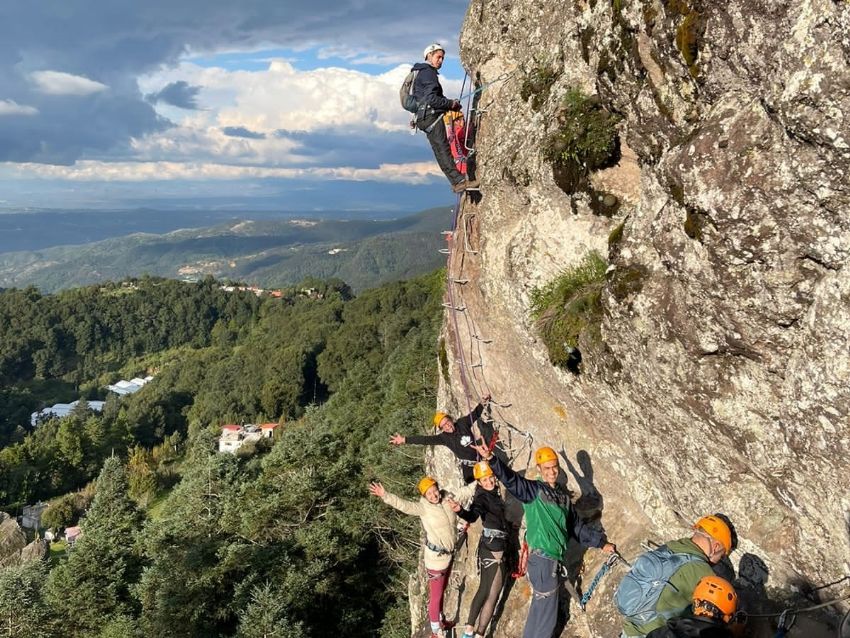 Los mejores lugares para hacer ecoturismo en México El ecoturismo está muy presente en San Luis Potosí, ya que tiene una gran cantidad de lugares naturales, su principal exponente es la Huasteca Potosina, un recinto de cascadas, vegetación y canales de aguas impresionantes.   https://larevistadelsureste.com