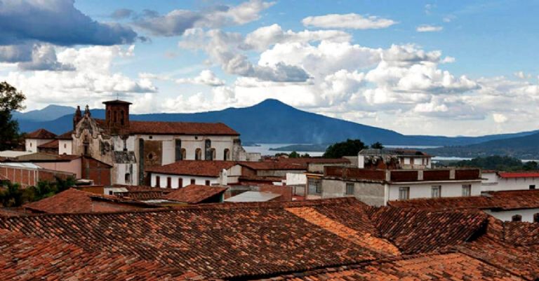 Tiktoker viaja con su hijo y compara a Londres con Pátzcuaro