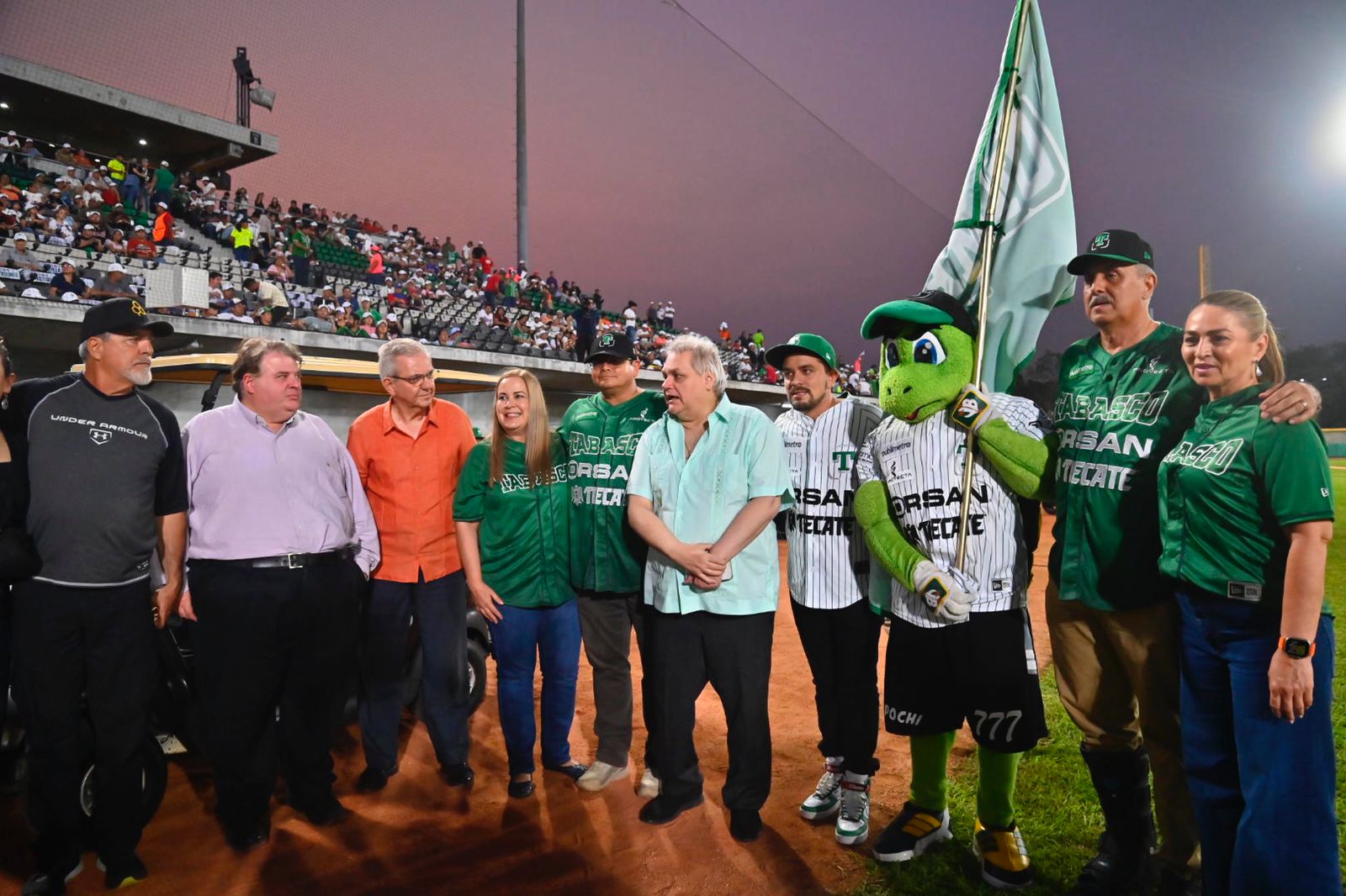 Se desata la olmecamanía; lanza gobernador merino pelota inaugural la revista del sureste mx Whatsapp Image 2023 04 26 At 7.26.55 Am