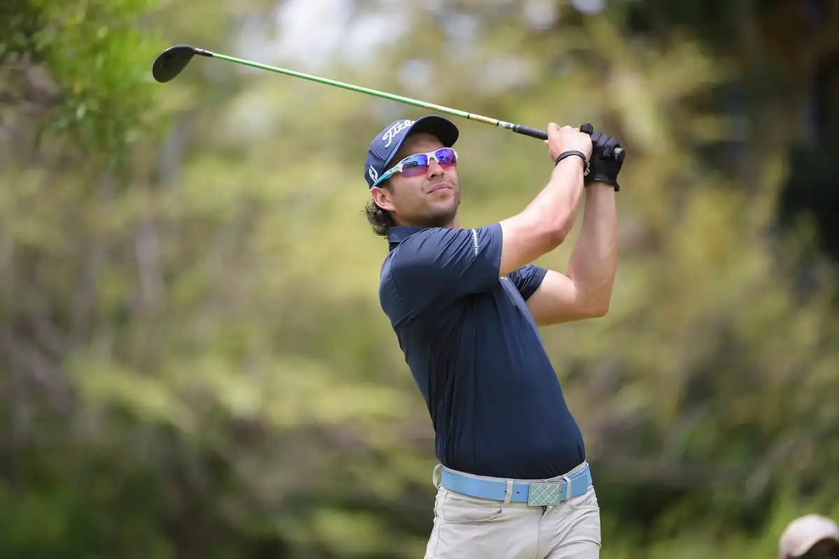 Intensa gira de torneos del campeón de golf José Toledo