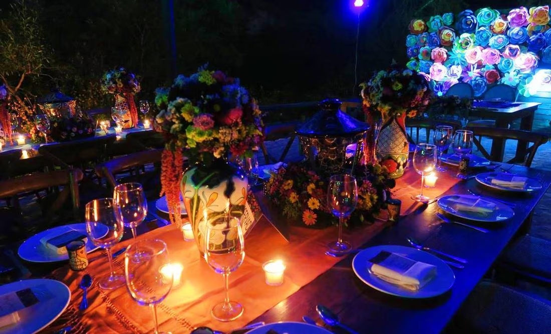 Cena bajo la Vía Láctea en un semidesierto de México