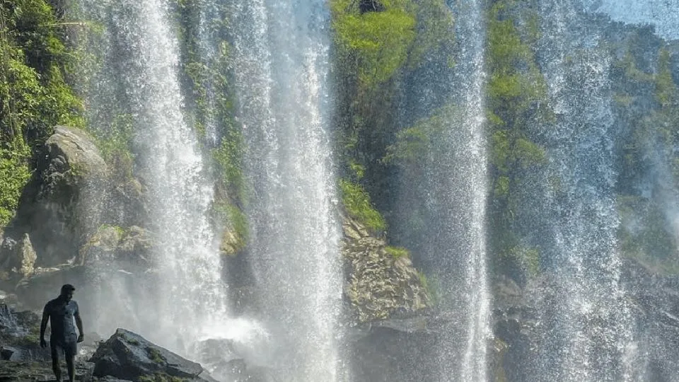 Plan de Guinea, la majestuosa cascada de Puebla que te permite caminar dentro de ella