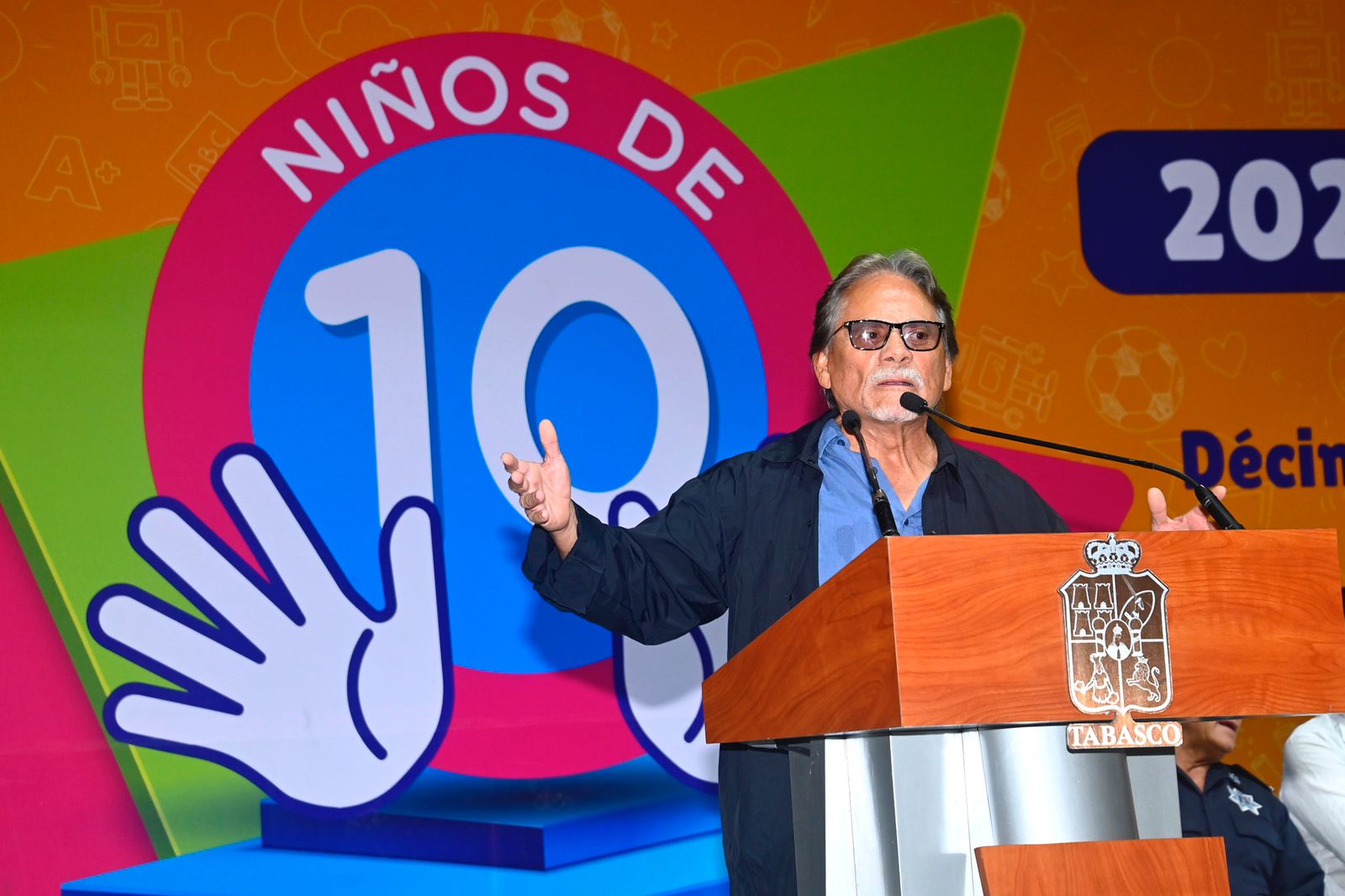 Carlos Merino impulsa programa educativo en Tabasco para remediar males sociales El gobernador Carlos Manuel Merino Campos destaca la importancia de la educación como herramienta para remediar los males que aquejan a la sociedad tabasqueña. Con este enfoque, su gobierno ha puesto en marcha un Programa de Rescate y Fortalecimiento de Valores, centrado en la integridad de niñas, niños y jóvenes. https://larevistadelsureste.com