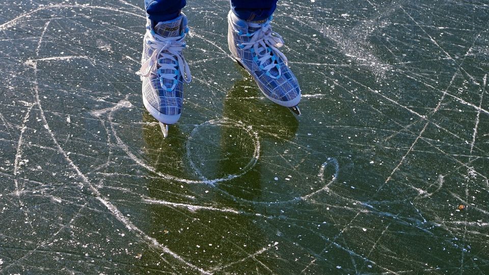 ¿Sabes patinar? Pistas de hielo para divertirte en CDMX antes de que terminen las vacaciones