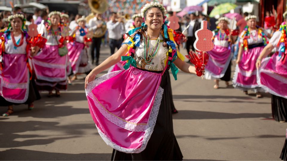 ¿Qué hacer en el Pueblo Mágico de Paracho si visitas la Feria Internacional de la Guitarra?