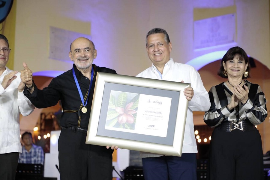 Trova Yucateca une generaciones en Santa Lucía"