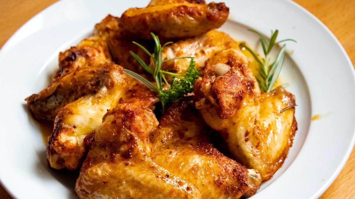 El crujiente secreto del éxito del pollo frito, el rey mundial de la comida rápida