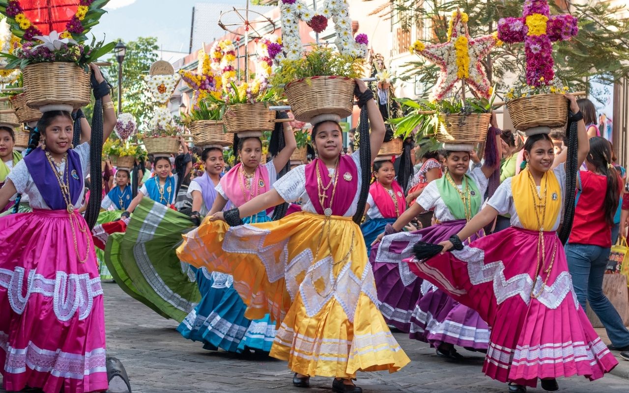 Espectacular Clausura De La Expo Oaxaca Y La Guelaguetza En El Corazon De Manzanillo