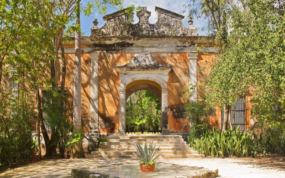 La hacienda Uayamón: el oasis histórico oculto en la exuberante selva maya