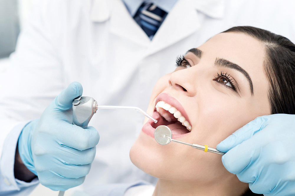 Cuida tus dientes con limpiezas bucales periódicas