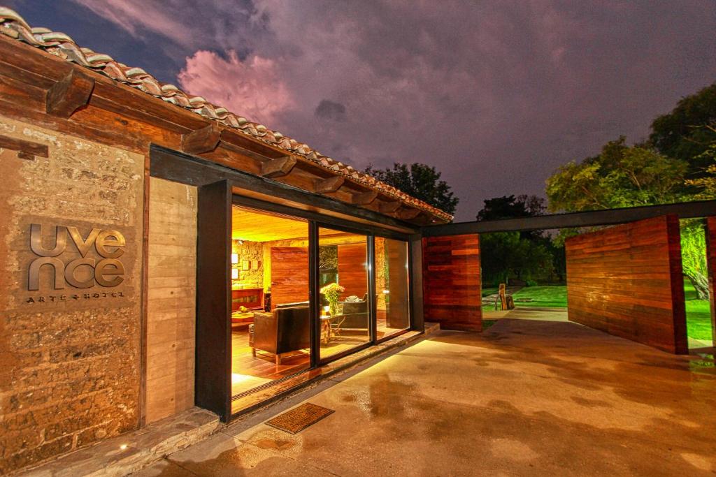 "sumérgete en el encanto cultural de uvence arte + hotel este san valentín" la revista del sureste mx Sumergete En El Encanto Cultural De Uvence Arte Hotel Este San Valentin
