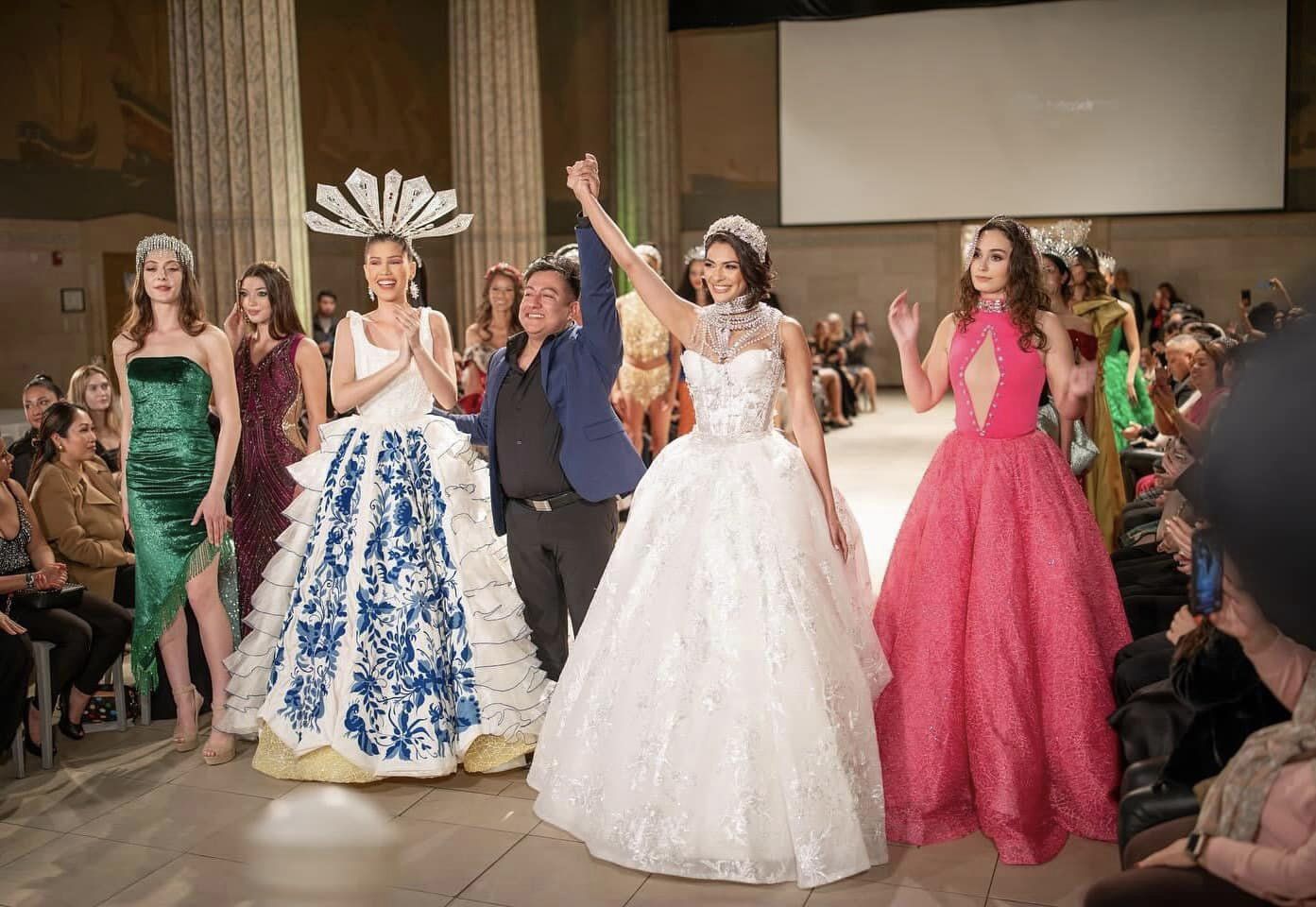 "Deslumbrando en las Pasarelas de Nueva York: Diseñador Oaxaqueño Alonso Máximo Inspira con Vestido de Hierve el Agua a la Miss Universo 2023"