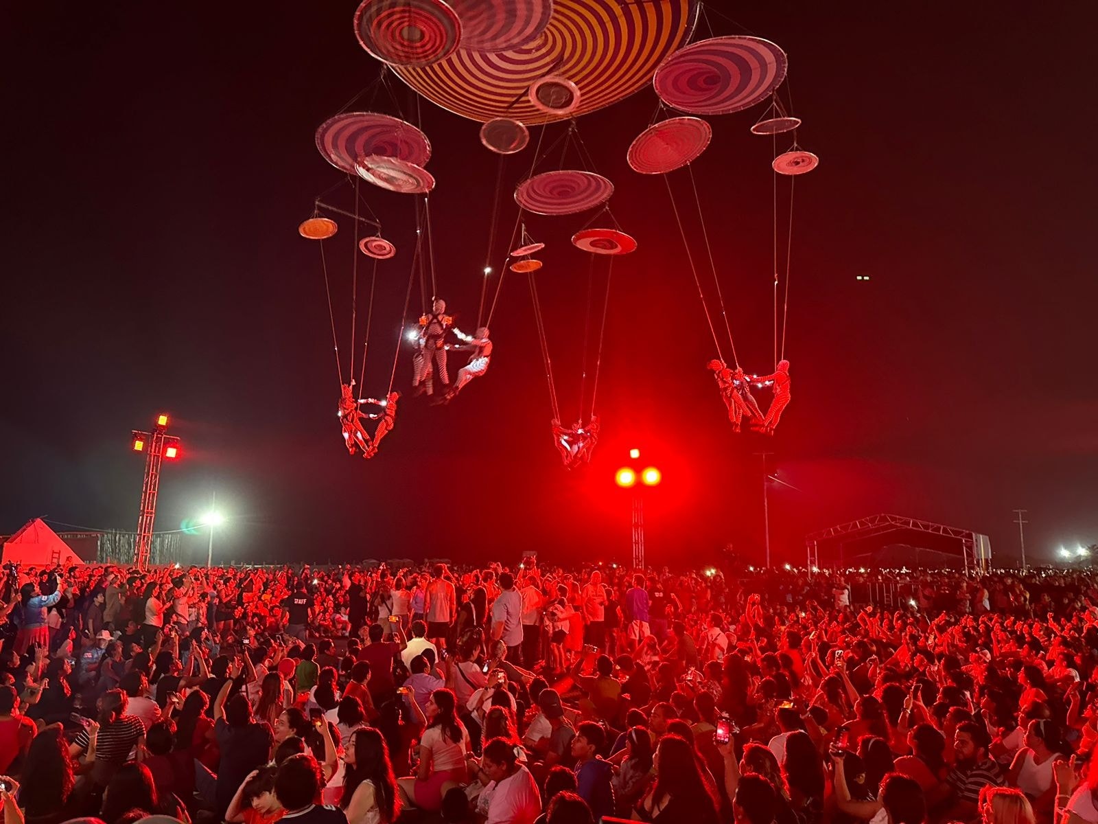 "¡Magia en el Aire! Muaré Experience Deslumbra en la Fiesta del Mar en Ciudad del Carmen"