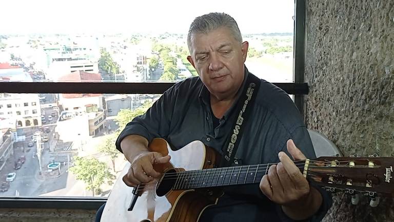 Descubre la historia detrás del encanto de Salvador Manrique: Cantautor, Empresario y Anfitrión de La Bohemia de Manrique