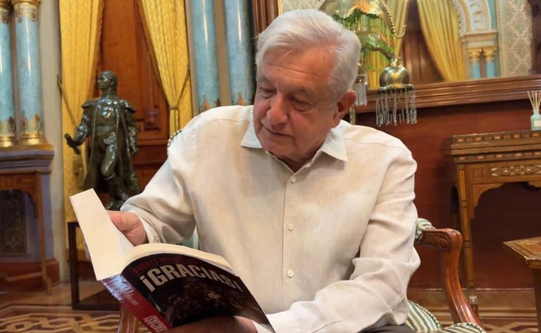 "¡Triunfa la Libertad! AMLO Celebra la Decisión del Tribunal sobre su Libro '¡Gracias!'"