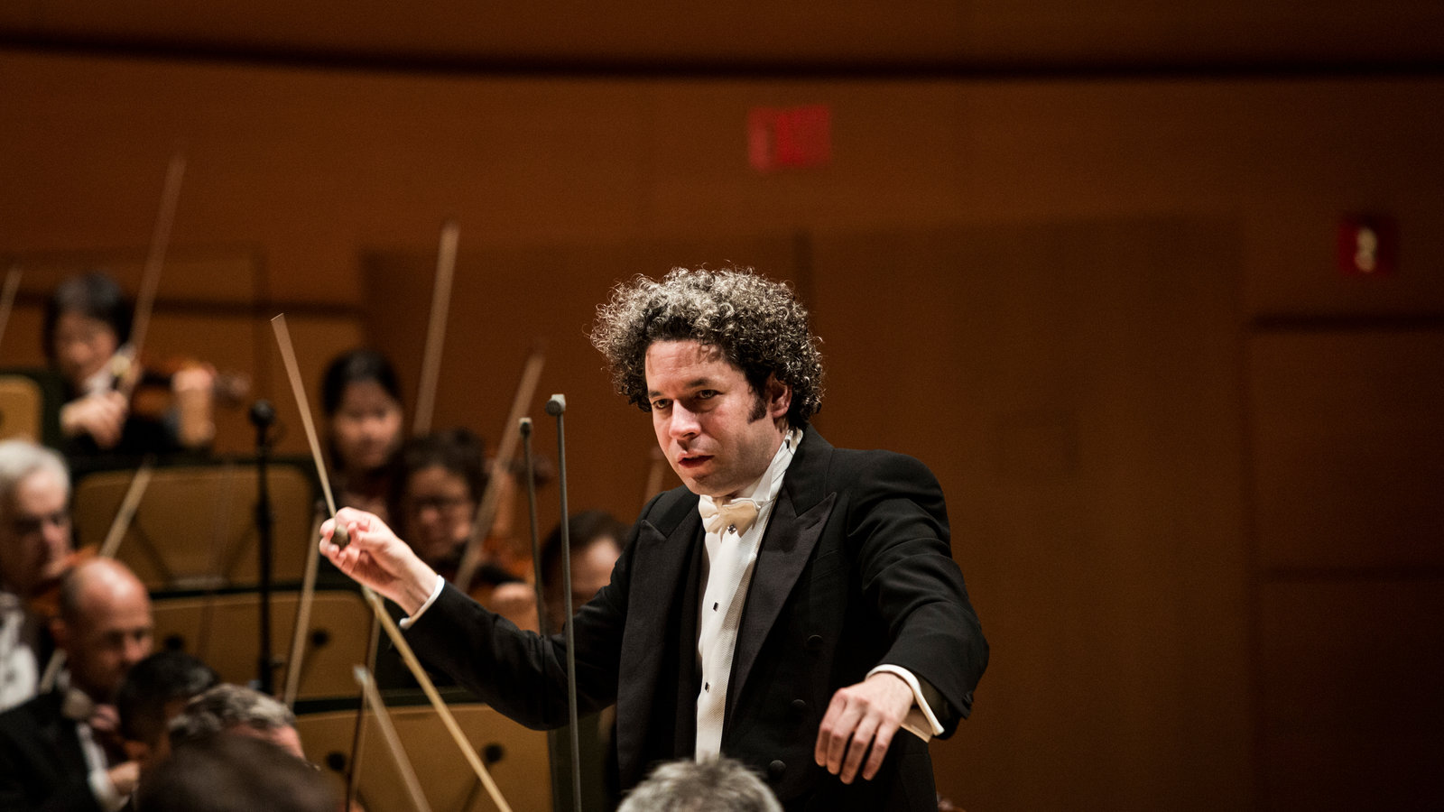 Celebramos a los maestros de la batuta: Día Internacional del Director de Orquesta