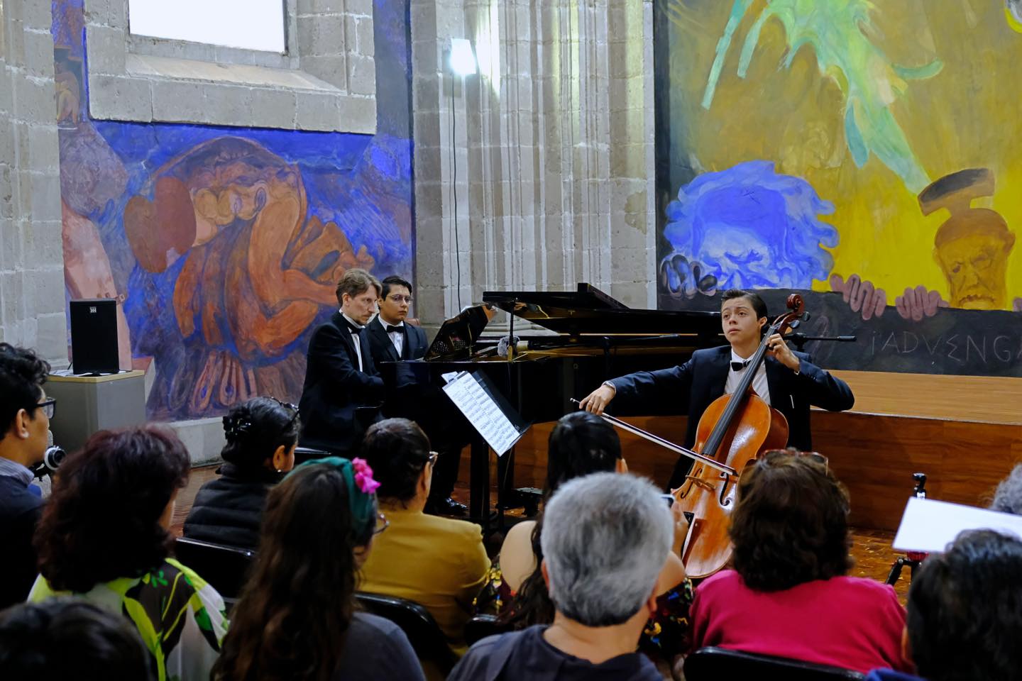 Un Viaje De Violonchelo A Traves Del Tiempo