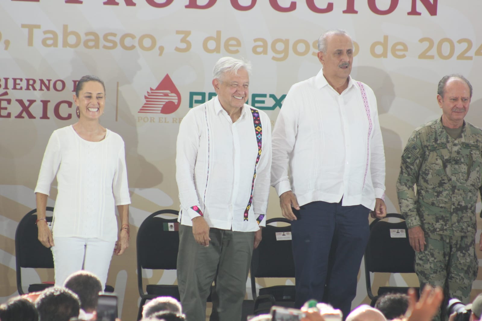 AMLO y Sheinbaum supervisan obras del Tren Interoceánico en reunión privada en Tabasco