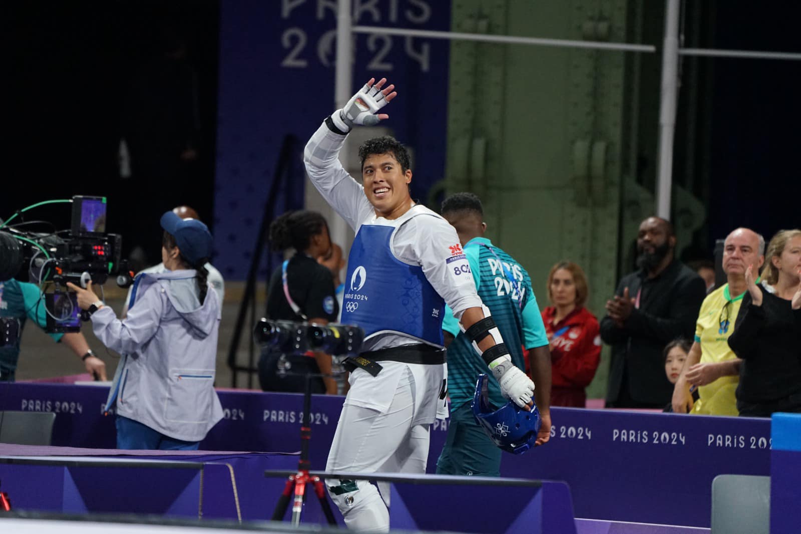 Carlos Sansores se queda a un paso del bronce en París 2024: Un combate que conmovió a México
