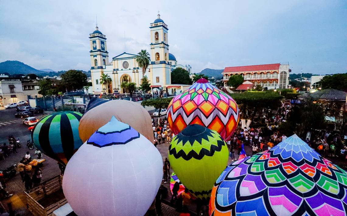 Festival Internacional Del Globo De Papel San Andres Tuxtla Veracruz