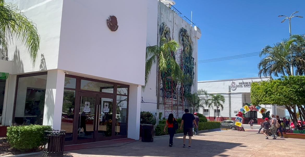 Artistas Locales De Ciudad Del Carmen Campeche Reviven El Mural De Los Loros El Legado De Bordalo Ii Renace