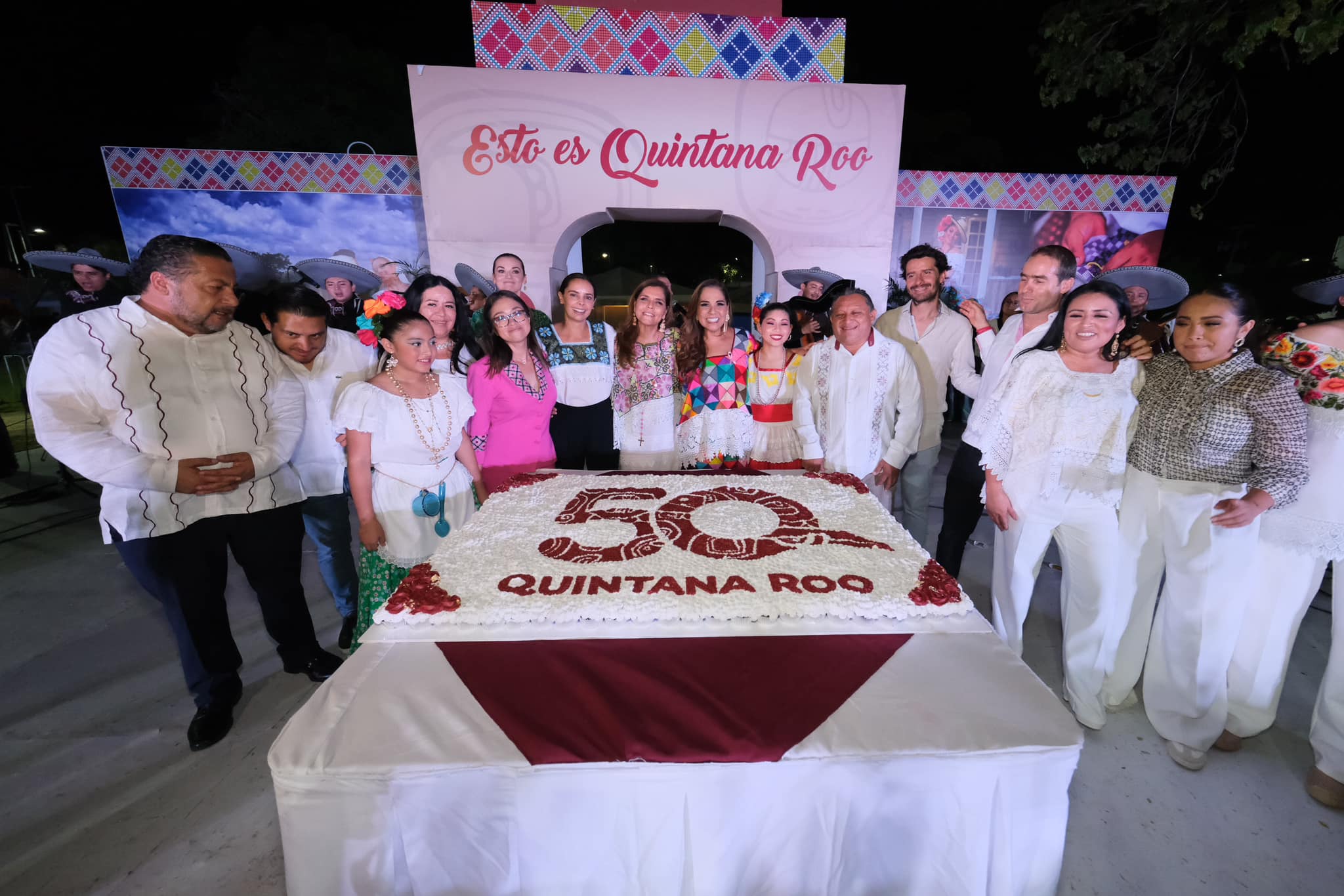 "Fiesta y tradición: Mara Lezama celebra los 50 años de Quintana Roo con un gran evento popular"