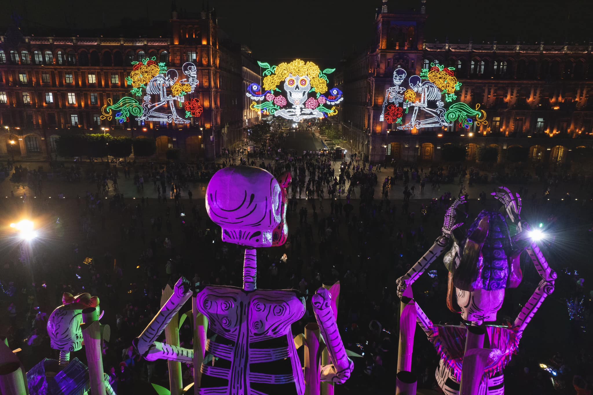 Mega Ofrenda Del Dia De Muertos En El Zocalo De Cdm Arte Tradicion Y Espiritualidad En Una Exhibicion Monumental