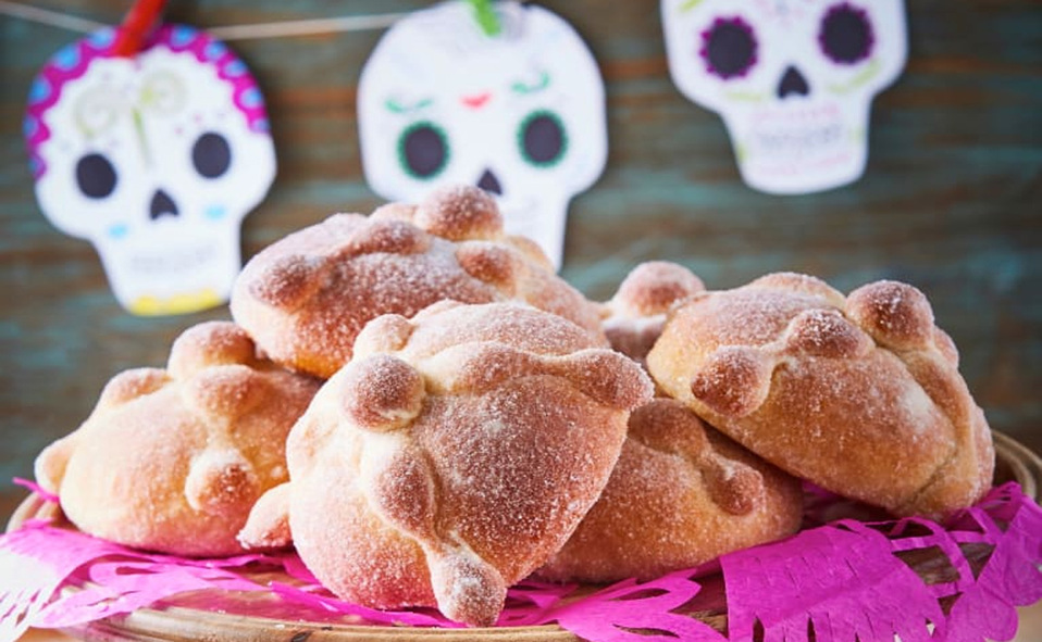 Pan De Muerto Una Tradicion Viva Que Honra A Los Difuntos En El Dia De Muertos