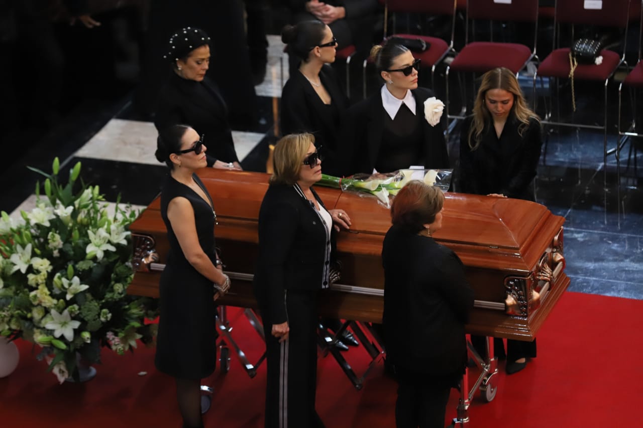 El Ultimo Adios A Silvia Pinal Una Leyenda Del Cine Mexicano Honrada En Bellas Artes