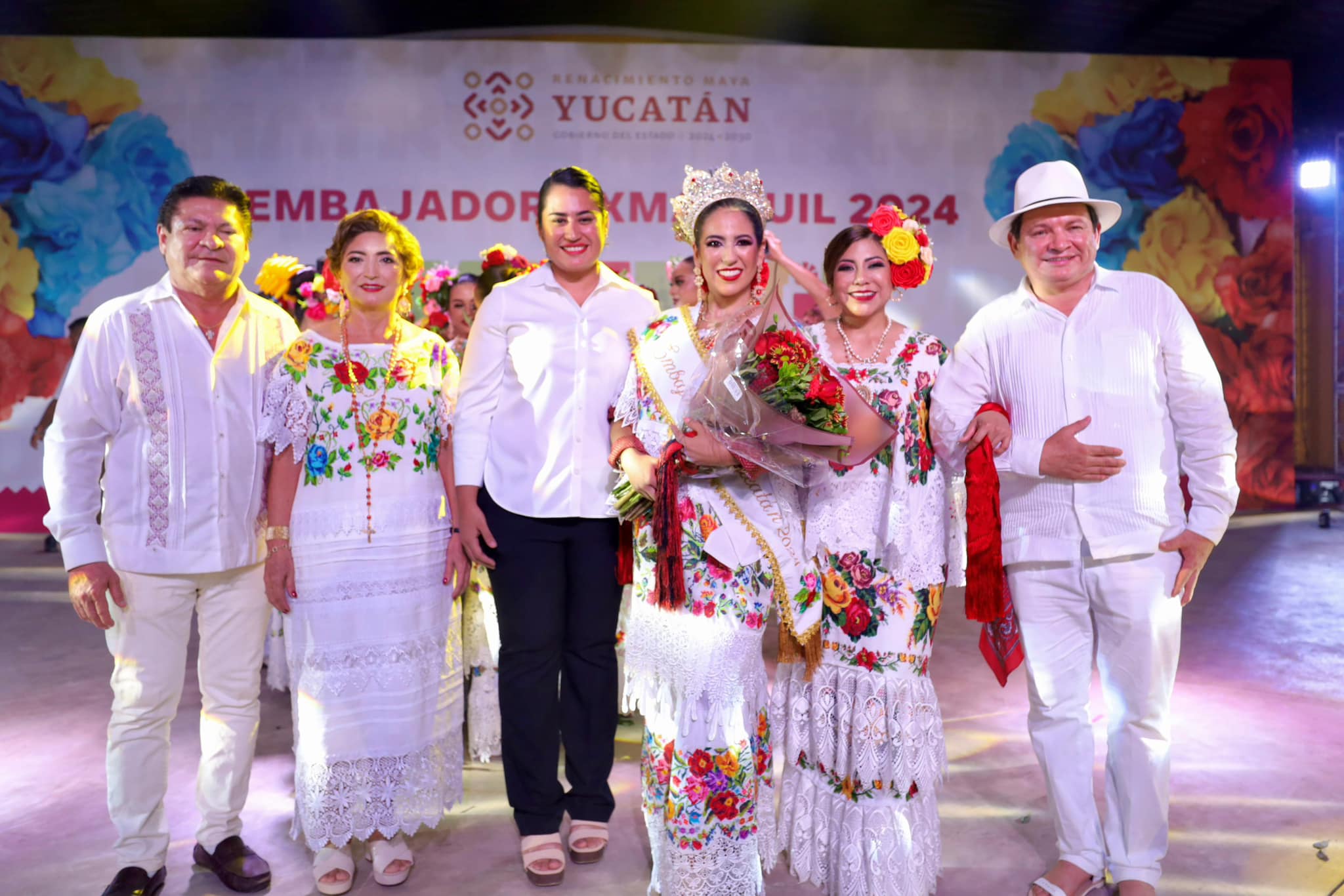 Galilea Paredes De Uman Conoce A La Primera Embajadora De La Feria Yucatan Xmatkuil 2024