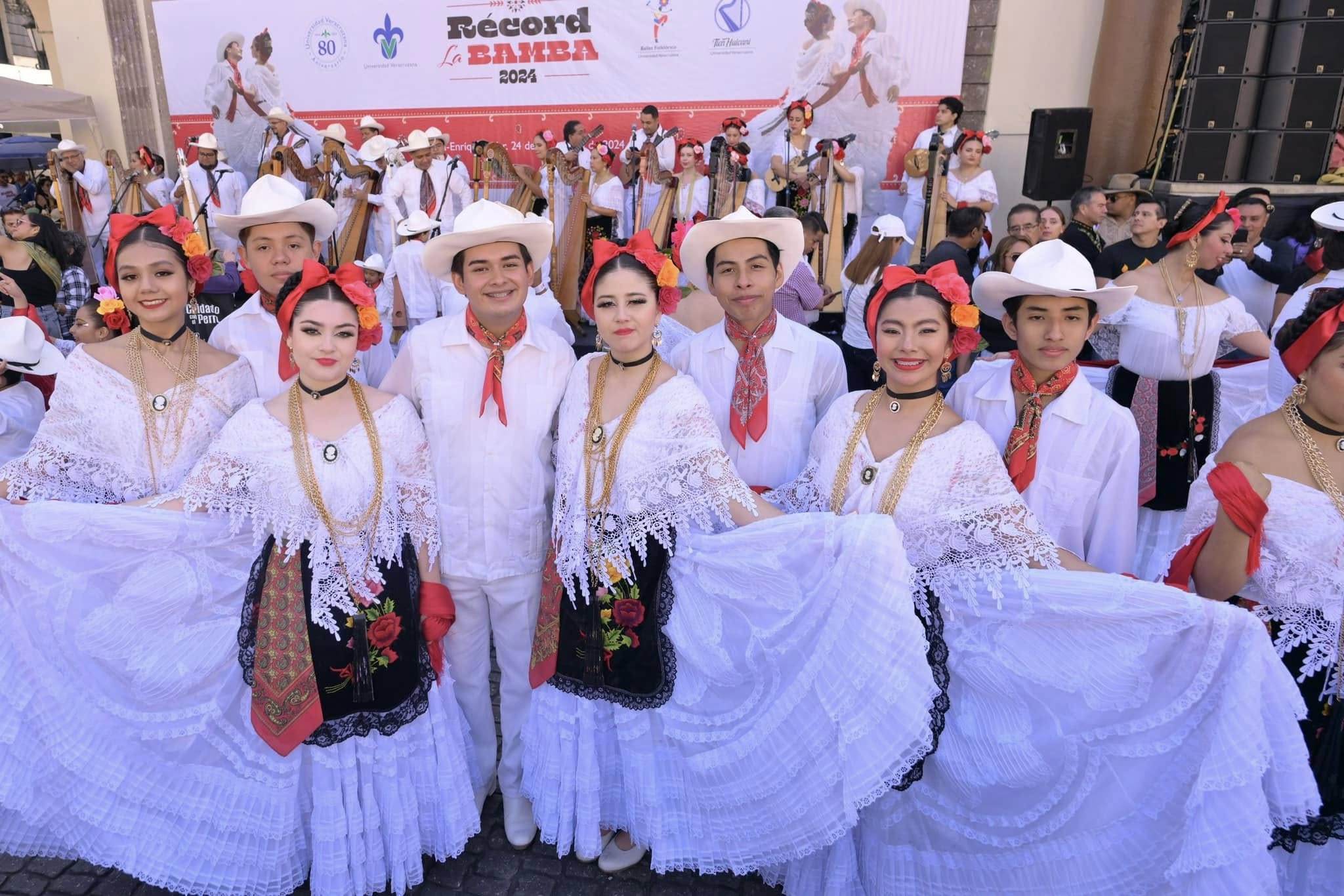 Xalapa Hace Historia Mas De 2700 Bailarines Rompen Record Con La Bamba