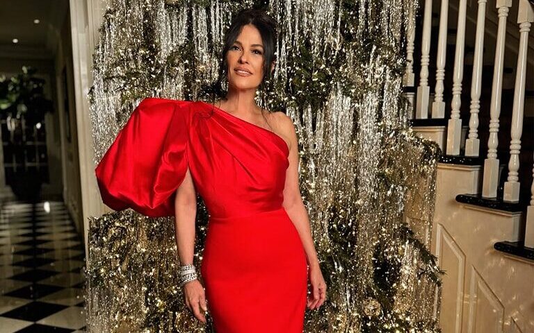 Como Decorar Un Arbol De Navidad Estilo Tinsel Tree Al Estilo Martha Debayle E1734449958815