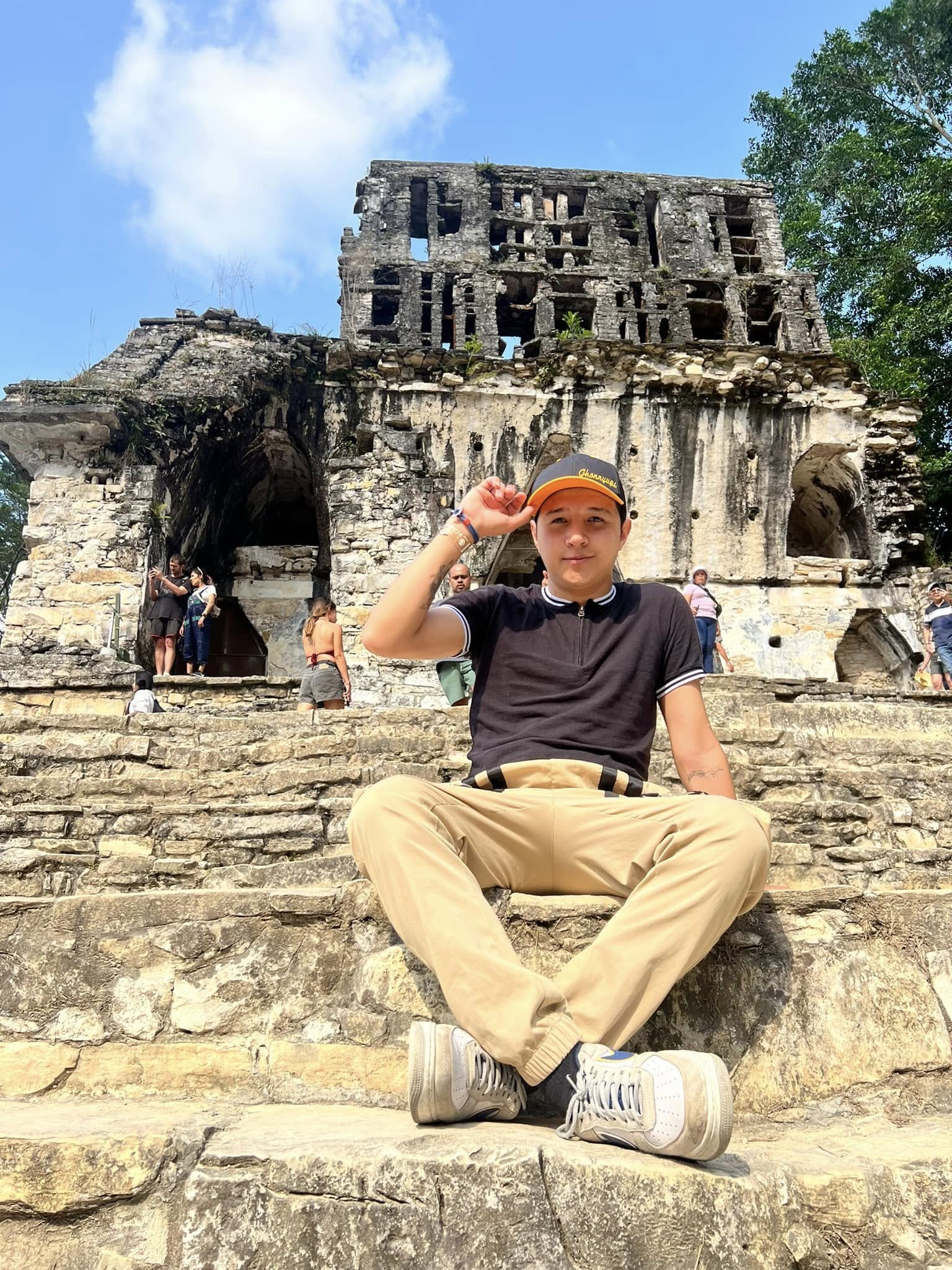 Palenque al descubierto: el chico del oxxo te revela los secretos de la selva maya la revista del sureste mx Palenque Al Descubierto El Chico Del Oxxo Te Revela Los Secretos De La Selva Maya