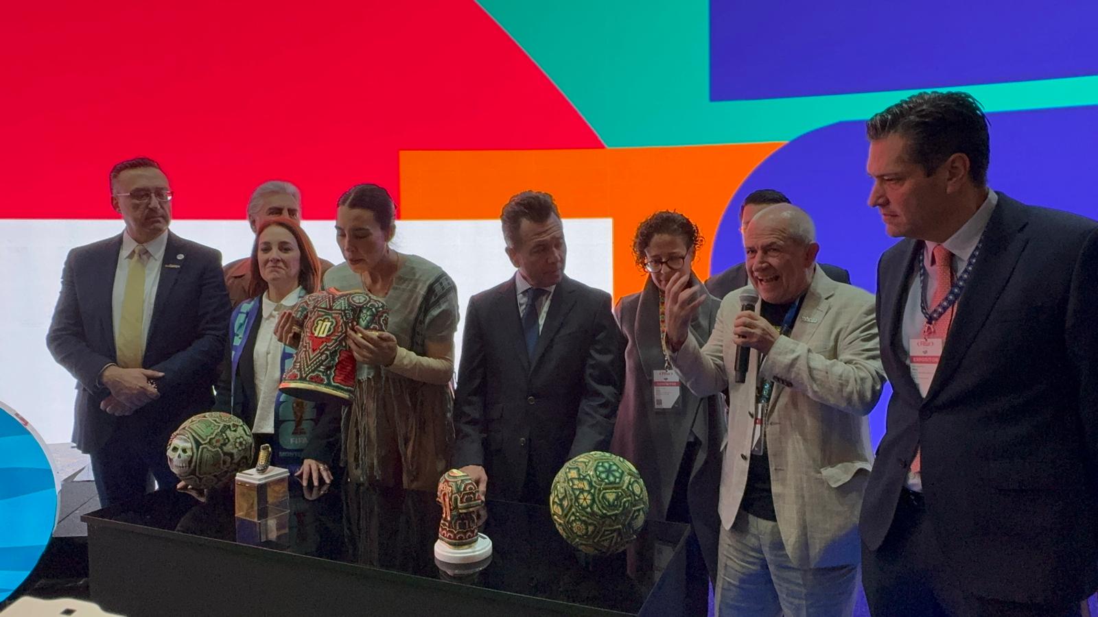 César menchaca presenta su arte sustentable inspirado en el mundial 2026 en fitur 2025 la revista del sureste mx Cesar Menchaca Presenta Su Arte Sustentable Inspirado En El Mundial 2026 En Fitur 2025 3