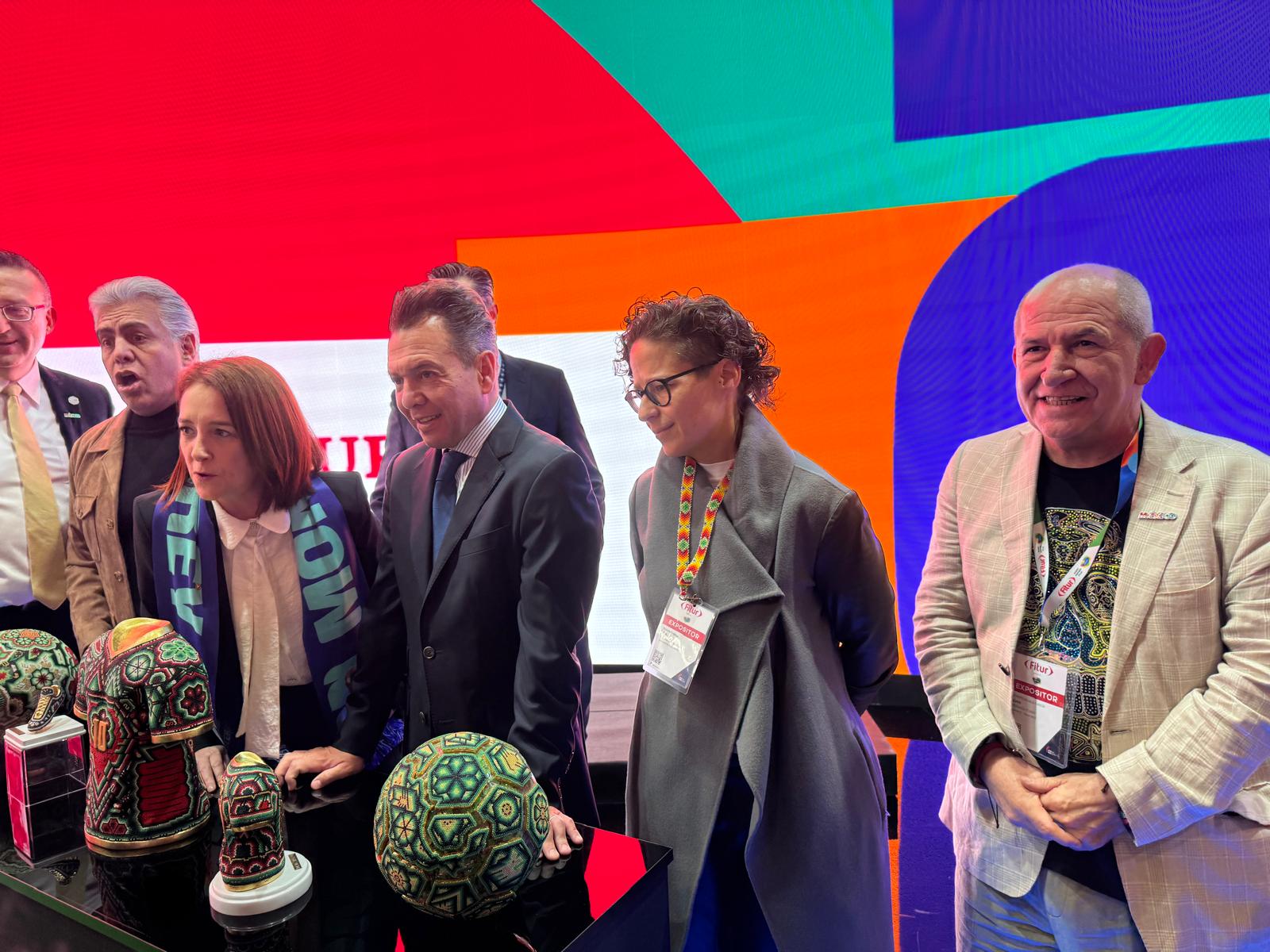 César menchaca presenta su arte sustentable inspirado en el mundial 2026 en fitur 2025 la revista del sureste mx Cesar Menchaca Presenta Su Arte Sustentable Inspirado En El Mundial 2026 En Fitur 2025 4