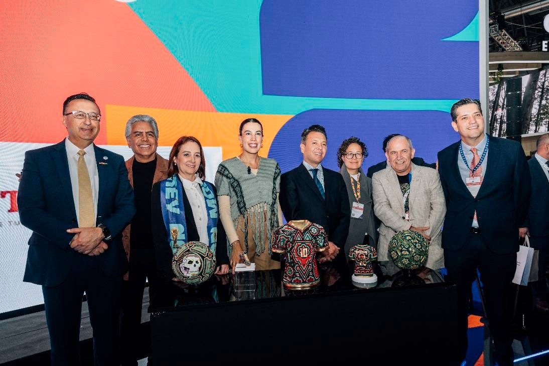 Cesar Menchaca Presenta Su Arte Sustentable Inspirado En El Mundial 2026 En Fitur 2025