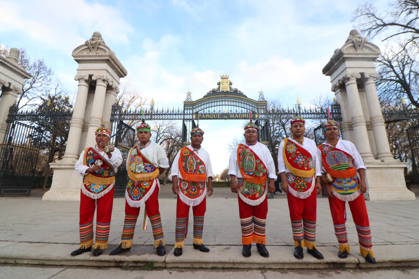 De Veracruz a Madrid: La Danza de los Huahuas cautiva al mundo en la Plaza Mayor