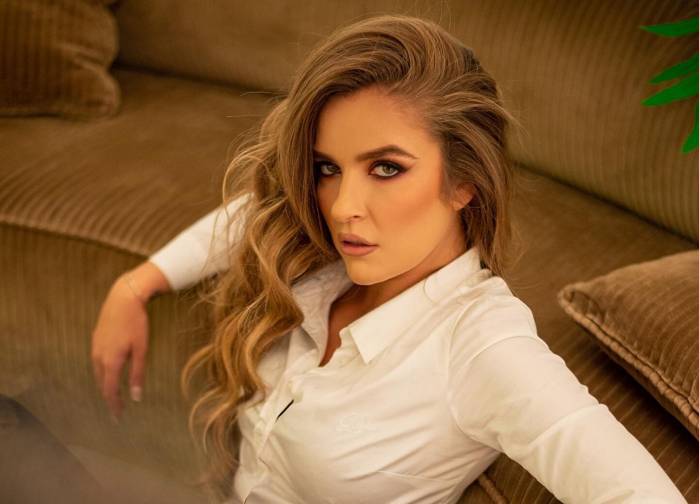 Noelia Roel Promueve Vestida De Blanco En Veracruz Una Comedia Con Sabor Mexicano E1736615509993