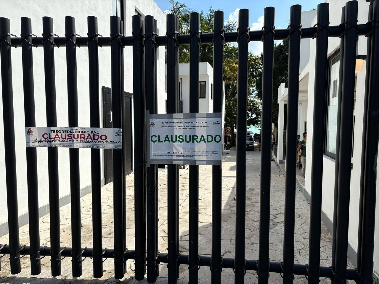 Camioneta turística termina en la laguna de los 7 colores; investigan posible daño ambiental la revista del sureste mx Hotel