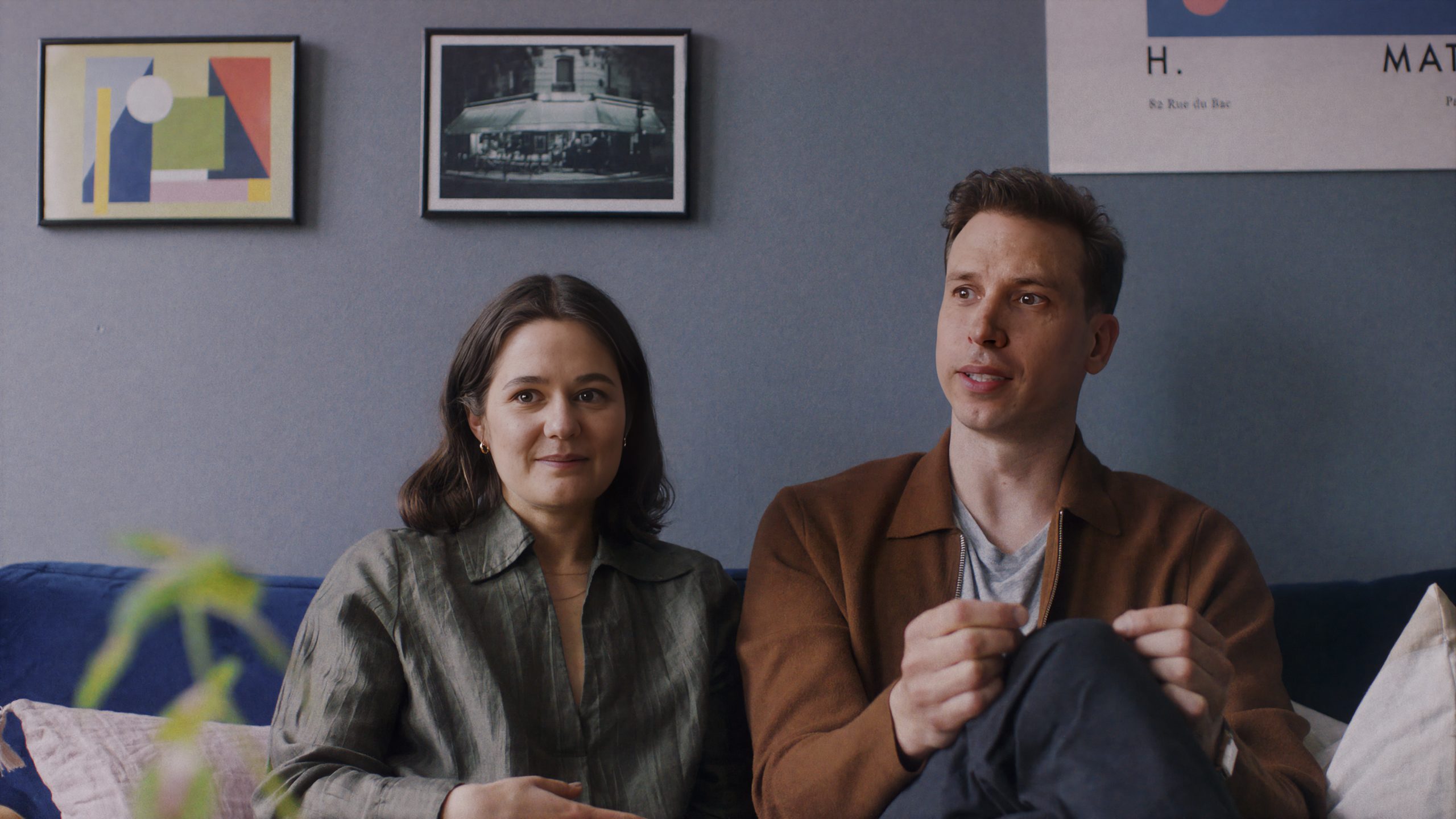 "Hypnosis" sacude el Festival Ceiba 2024: Una comedia ácida sobre el control y la mente humana