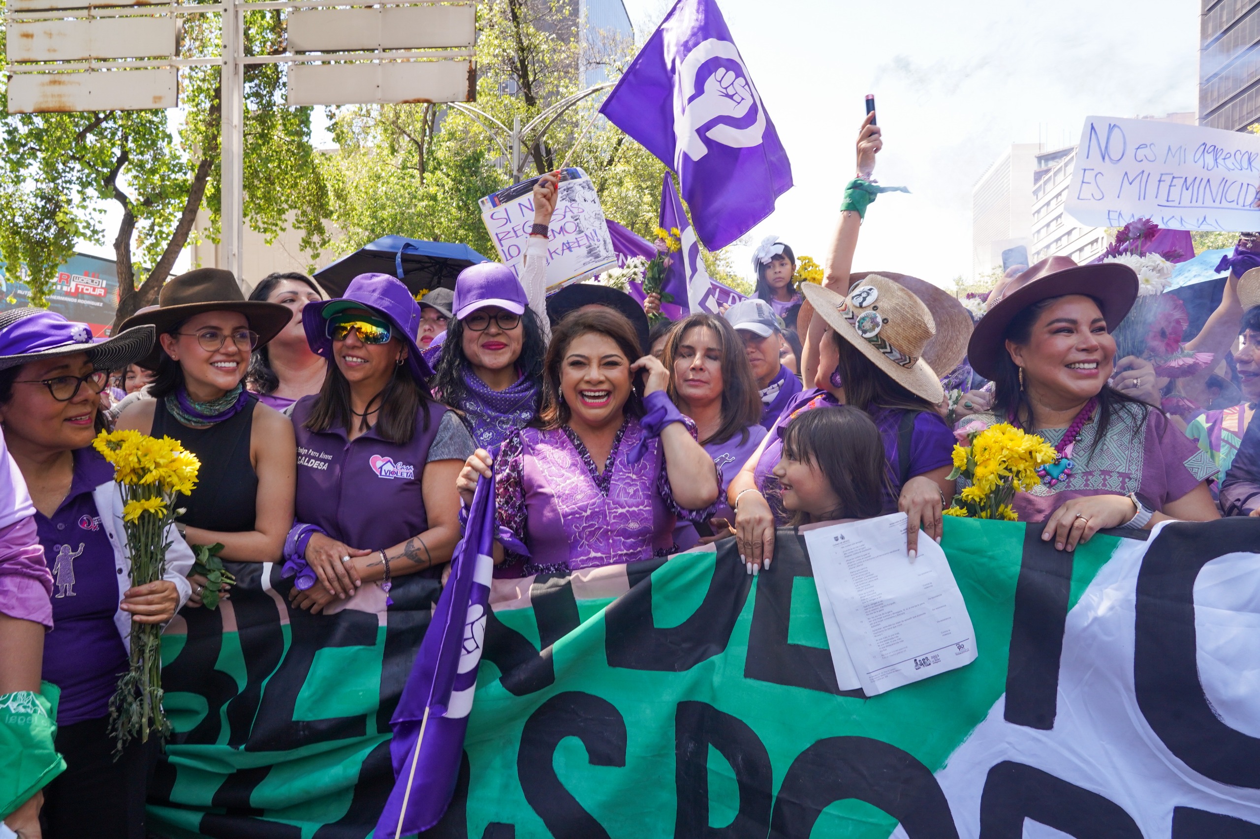 “cuando una mujer avanza, avanzamos todas y todos”: clara brugada; destaca primera conmemoración del 8m con una mujer presidenta la revista del sureste mx M 4