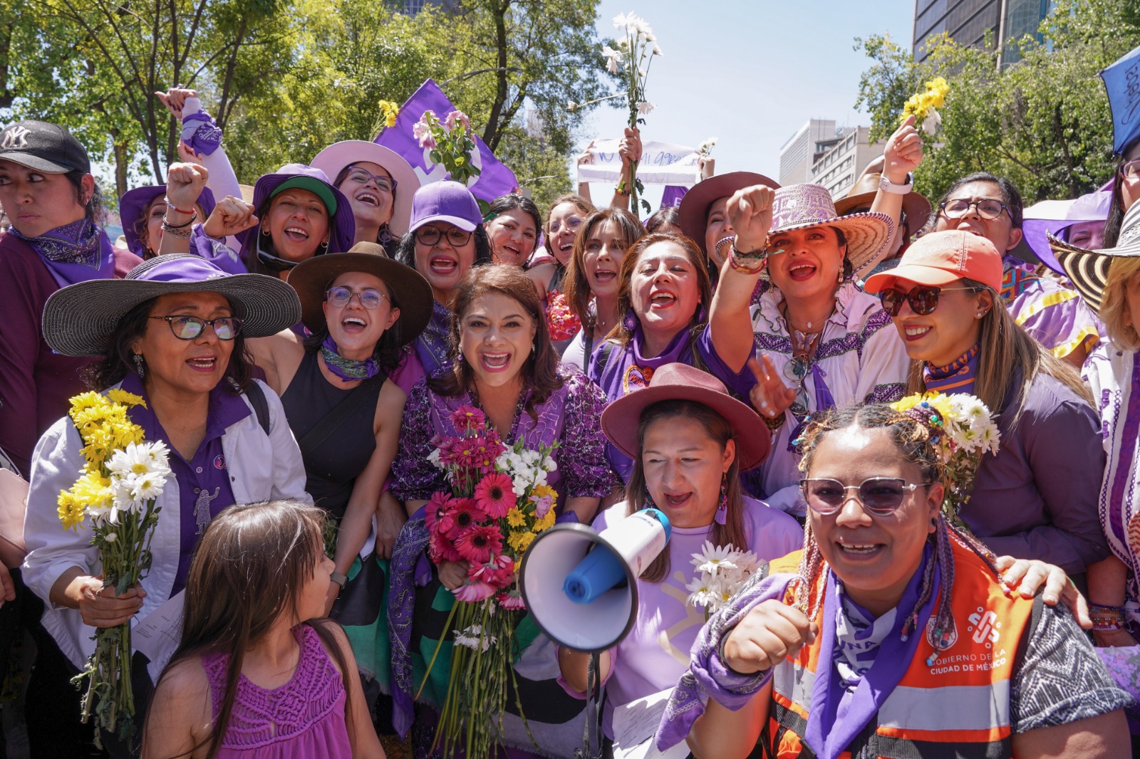 “cuando una mujer avanza, avanzamos todas y todos”: clara brugada; destaca primera conmemoración del 8m con una mujer presidenta la revista del sureste mx M 6