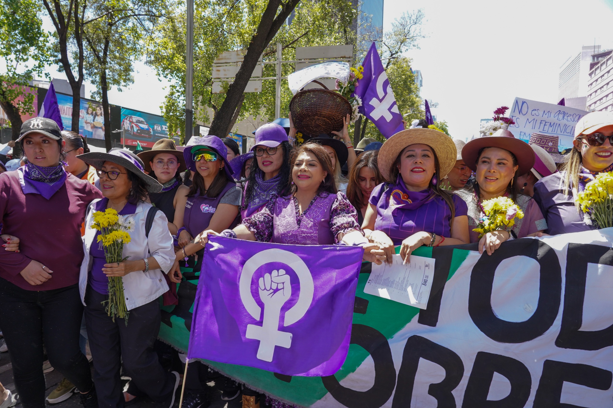“cuando una mujer avanza, avanzamos todas y todos”: clara brugada; destaca primera conmemoración del 8m con una mujer presidenta la revista del sureste mx M 8