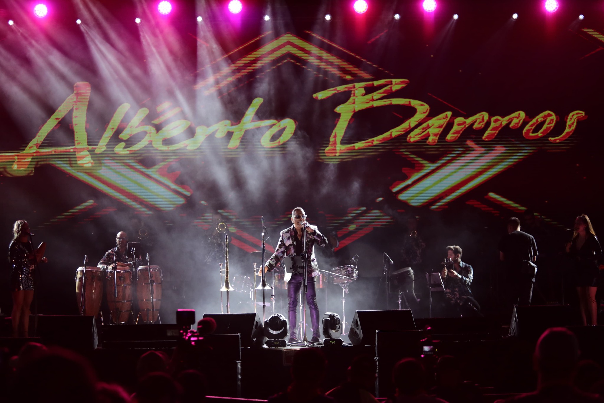 Alberto Barros hace vibrar la Cumbre Tajín 2025 con un cierre de oro