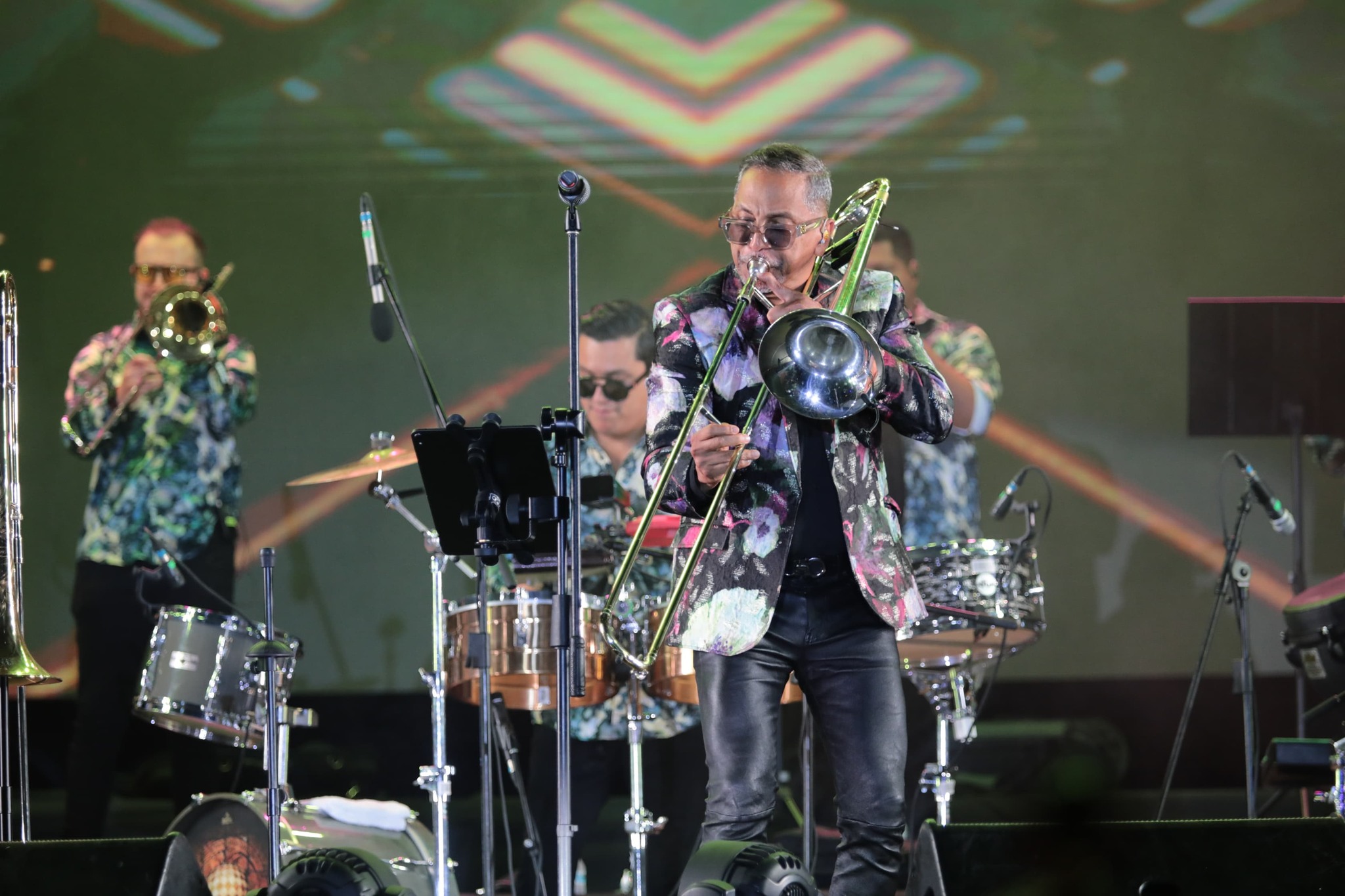 Alberto barros hace vibrar la cumbre tajín 2025 con un cierre de oro la revista del sureste mx Alberto 3