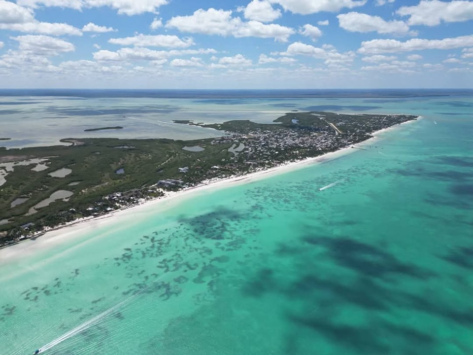 Preparado Holbox para recibir a miles de turistas en Semana Santa 2025
