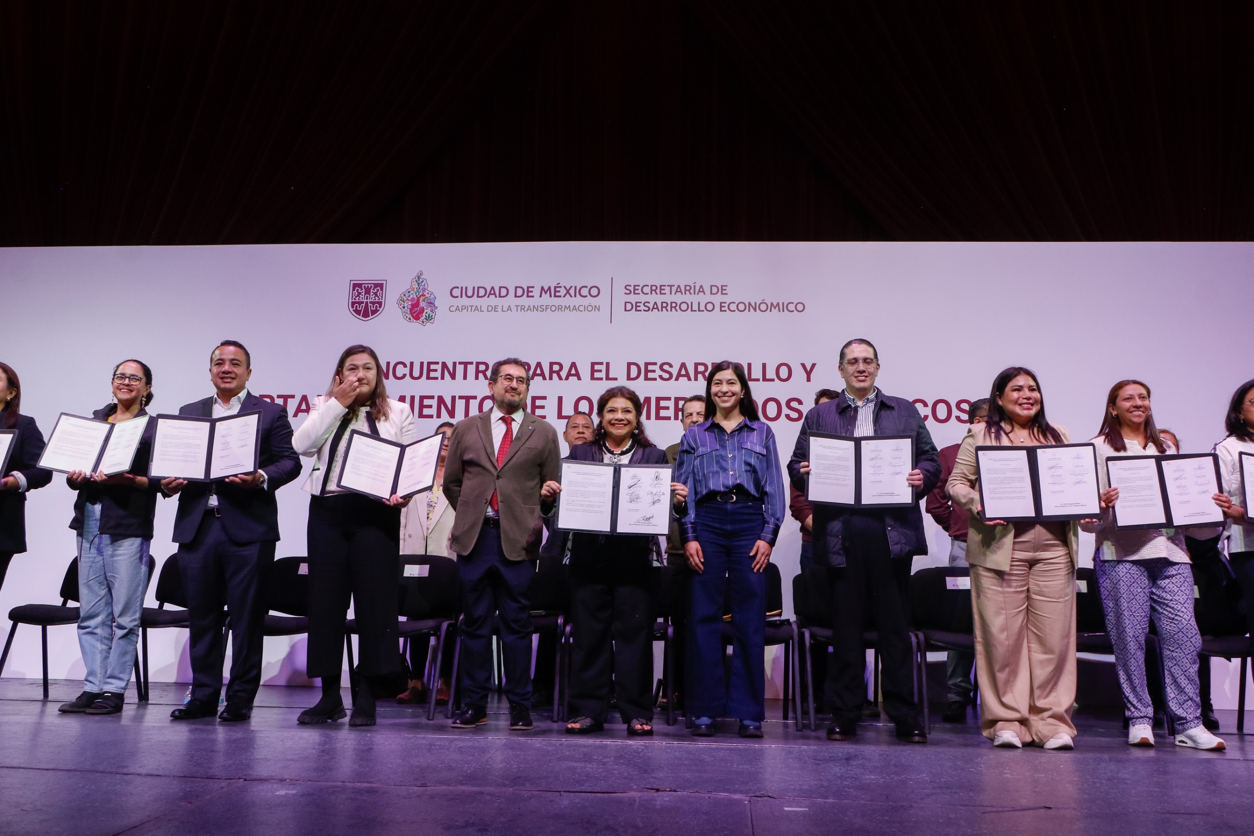 Clara Brugada impulsa mercados públicos en CDMX con acuerdo