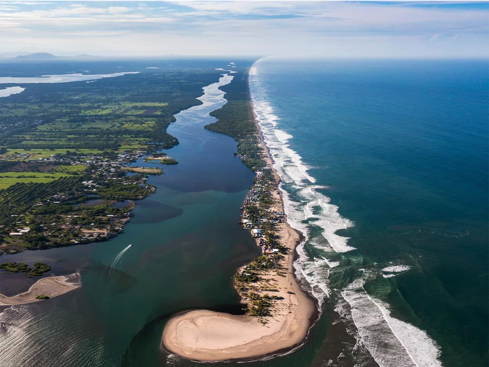 Descubre los destinos secretos para disfrutar en Semana Santa 2025 con tu familia El sureste de México alberga algunas de las playas más espectaculares del país, pero más allá de los destinos turísticos populares, existen rincones paradisíacos que permanecen casi intactos. https://larevistadelsureste.com
