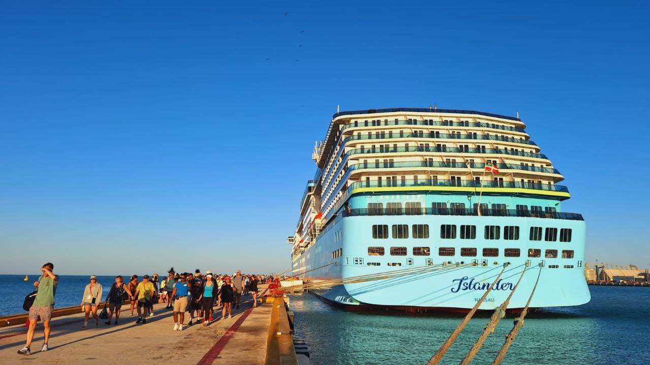 Yucatán estará presente en el Seatrade Cruise Global, a realizarse en Miami, Florida Como parte de las estrategias para aumentar la afluencia de visitantes vía marítima a Yucatán, el Gobierno del Renacimiento Maya, encabezado por el Gobernador Joaquín Díaz Mena, participará a través de la Secretaría de Fomento Turístico (SEFOTUR), en el Seatrade Cruise Global, el principal evento internacional de turismo de cruceros, con una interesante propuesta que presentará a las navieras para incrementar los arribos a Progreso. https://larevistadelsureste.com